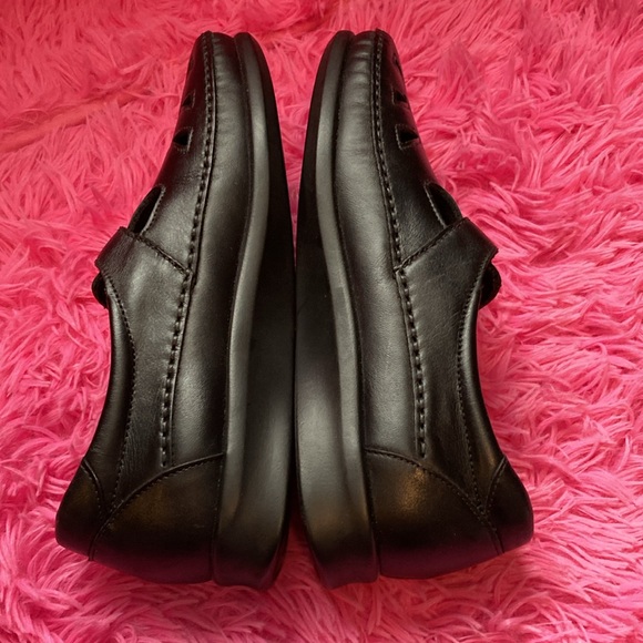 SAS Roamer black leather Velcro closure leather Mary Janes USA made size 8.5 - Picture 6 of 10